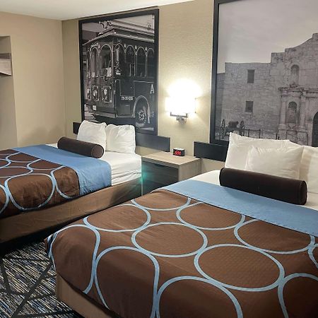 Готель Super 8 By Wyndham San Antonio Downtown Ne Екстер'єр фото