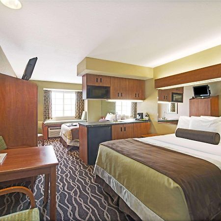 Готель Super 8 By Wyndham San Antonio Downtown Ne Екстер'єр фото