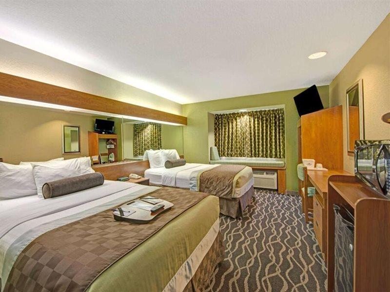 Готель Super 8 By Wyndham San Antonio Downtown Ne Екстер'єр фото
