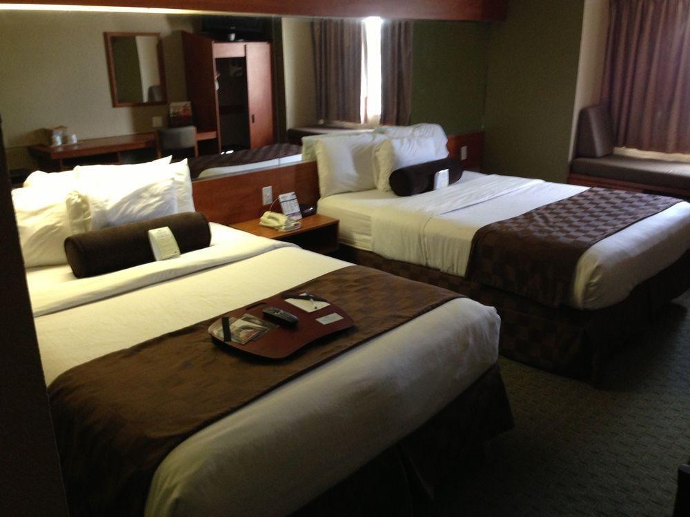 Готель Super 8 By Wyndham San Antonio Downtown Ne Екстер'єр фото