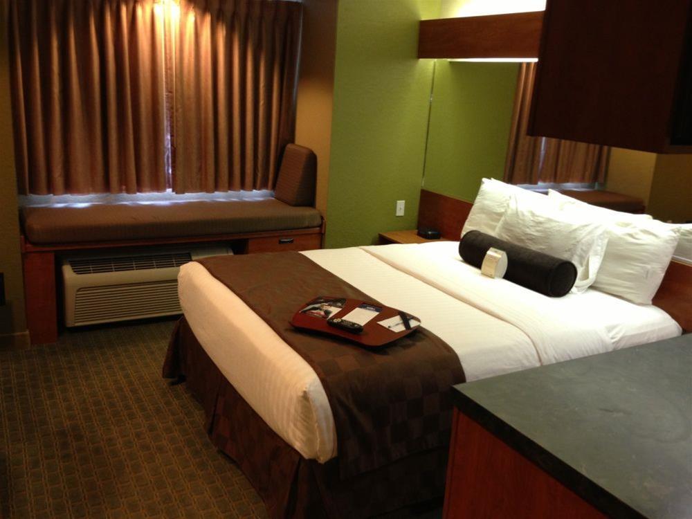 Готель Super 8 By Wyndham San Antonio Downtown Ne Екстер'єр фото